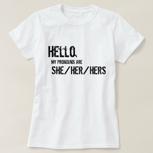 Hoi. Zij/haar/haar Shirt (Design voorkant)