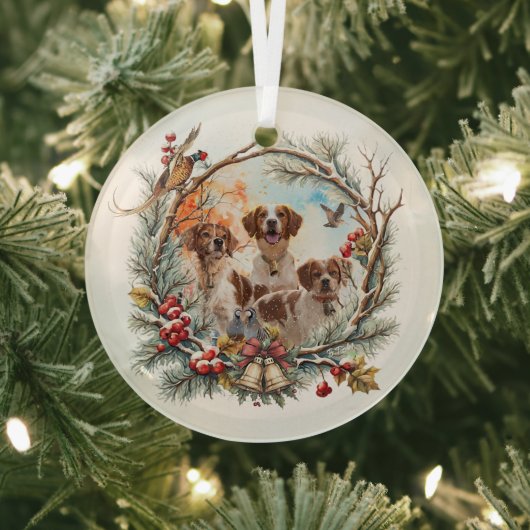  Holiday Cheer With a Brittany Spaniel Glas Ornament (Insitu)
