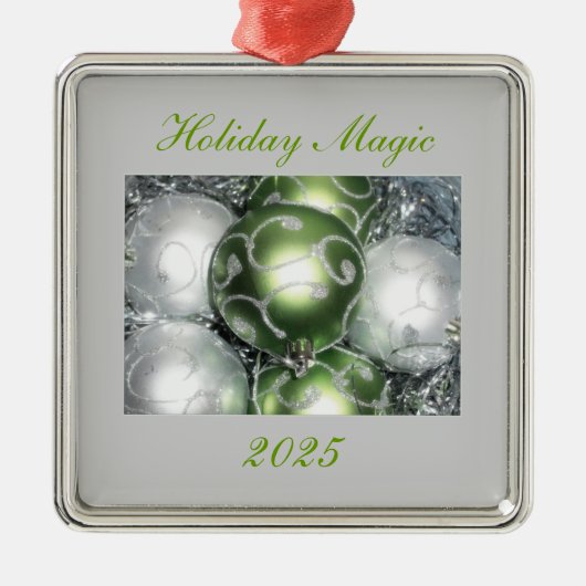 'Holiday Magic' 2025 Ornament (Voorkant)