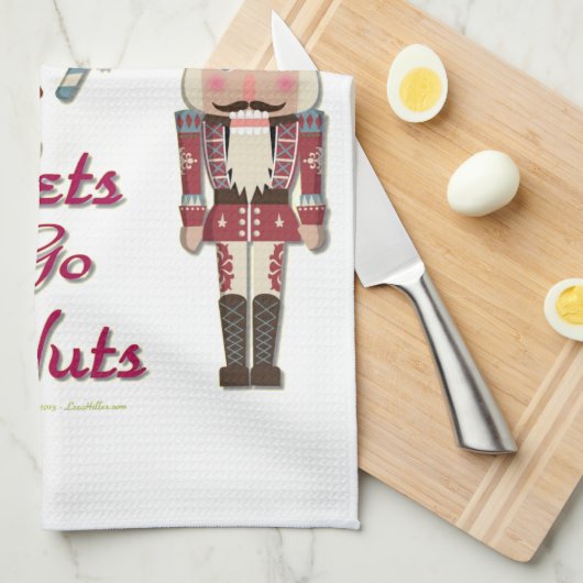 Holiday Nutkraker Lets Go Nuts Theedoek (Quarter Fold)