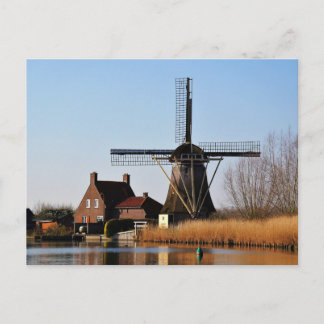 Hollandse Molen aan de waterkant. Briefkaart