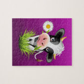 Holstein cow in grass over purple legpuzzel (Horizontaal)