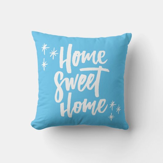 Home Sweet Home Blue met White Lettering Kussen (Voorkant)