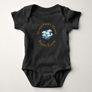 "Home Sweet Home Planet Earth" in wijnstaarten Romper