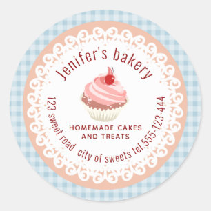 Homemade cupcakes en tappen met een gepoetseerd po ronde sticker