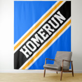 HOMERUN Helderblauw Geel Oranje Zwart Strepen Wandkleed (In situ)