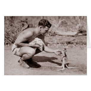 Homme avec Baby Kangaroo
