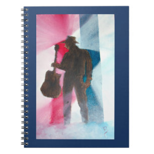 Homme avec Carnet Spiral Guitare