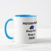 Homme de dessin animé avec tasse de caméra (Gauche)