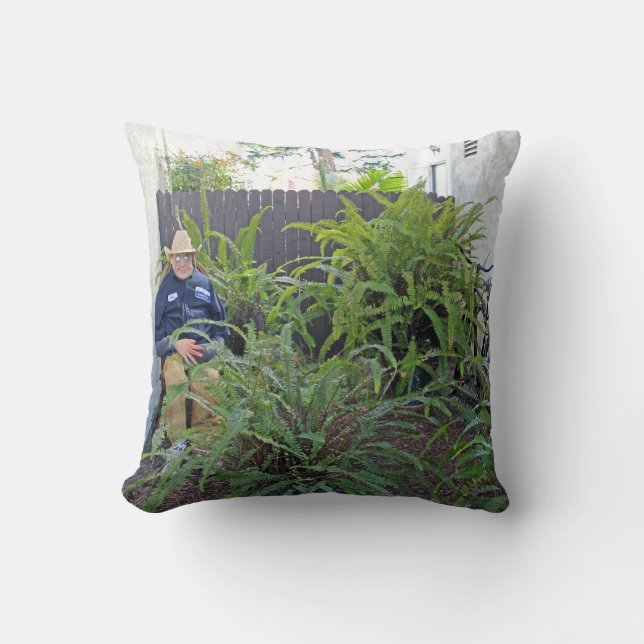 Homme drôle dans le Coussin de jardin! (Recto)