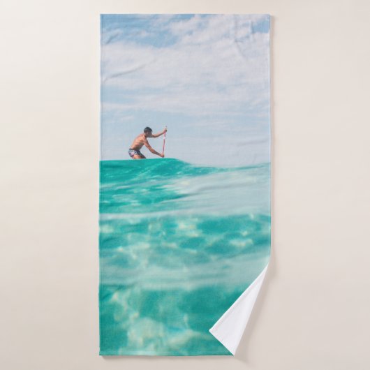 Homme faisant du surf (Serviette de bain)