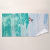 Homme faisant du surf (Serviette de bain)