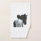 Homme tenant Cheval léger serviette main (Serviette à main)