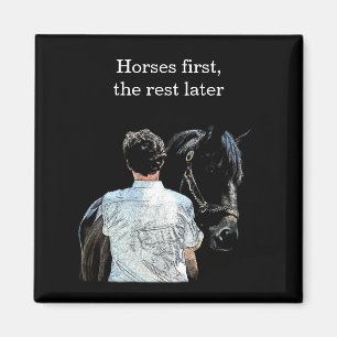 Homme tenant le cheval noir aimant