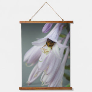 Hommel in Hosta Hangend Wandkleed