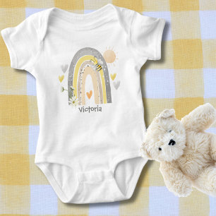 Hommels met Boho Regenboog en Hartjes Monogram   Romper