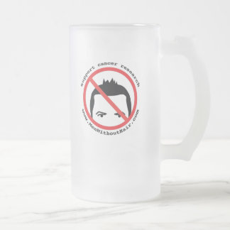 Hommes sans tasse de bière de cheveux