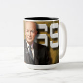 HOMONYME DE LA TASSE CVN-69 USS DWIGHT DAVID (Devant droit)