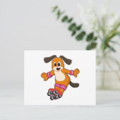 Hond als skater met inline skates briefkaart (Staand voorkant)