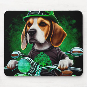 Hond Beagle rijdt op fiets St. Patrick's Day Muismat