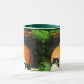 Hond beschermt grote pompoen mok (Midden)