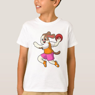 Hond bij Handbalspeler met handbal T-shirt