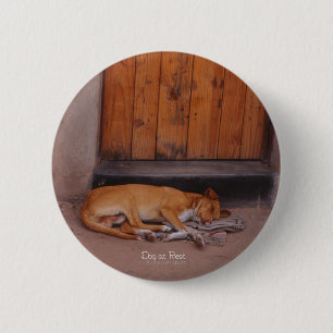 Hond bij Rest Ronde Button 5,7 Cm