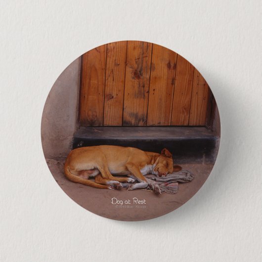 Hond bij Rest Ronde Button 5,7 Cm (Voorkant)