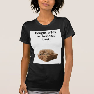 Hond die slaapt op een pizzadoos t-shirt