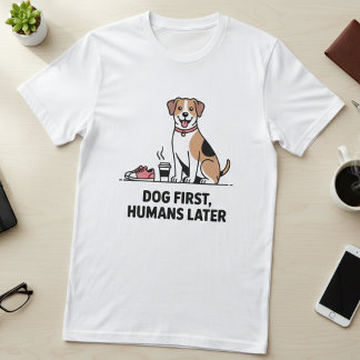 Hond eerst, mensen later - Illustratie van een sch T-shirt