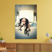 Hond helpt bij het wassen canvas afdruk (Insitu (Woonkamer))