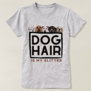 Hond illustraties met humoristische zin over haar t-shirt
