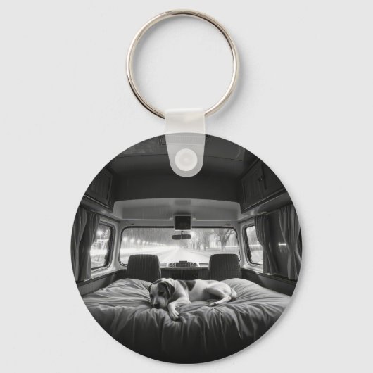 Hond in Bed van Camper Sleutelhanger (Voorkant)