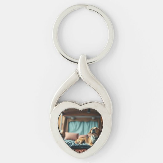 Hond op Bed Sleutelhanger (Voorkant)