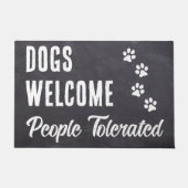 Honden verwelkomen mensen getolereerd grappig huis deurmat (Voorkant)