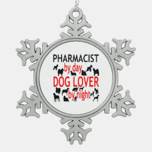 Hondenliefhebber apotheker in het rood tin sneeuwvlok ornament