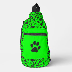 Hondenpoten Zwart en Wit Stippenpatroon op groen Sling Bag