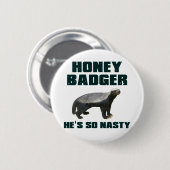Honey Badger Hij is zo onnozel Ronde Button 5,7 Cm (Voorkant /achterkant)