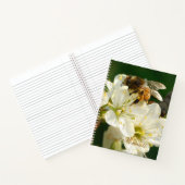Honey Bee on White Plum Blossom Journal (Intérieur)