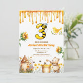 Honey Beer 3e verjaardag uitnodiging (Staand voorkant)