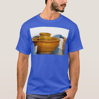 Honey Brown Pottery Basin en Pitcher Foto B T-shirt