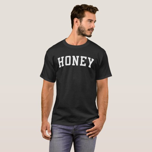 Honey Varsity Prep Block Letter T-shirt (Voorkant volledig)