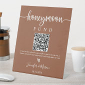Honeymoon Fund Sign. QR Code Honeymoon Wish Pedest Reclamebord Met Voetstuk (Insitu)