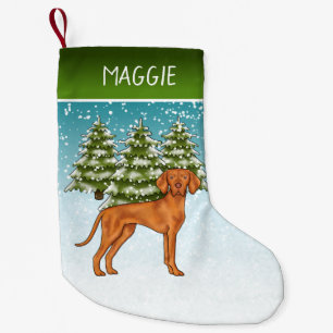 Hongaarse Vizsla Hond Besneeuwd Winterbos En Naam Kleine Kerstsok