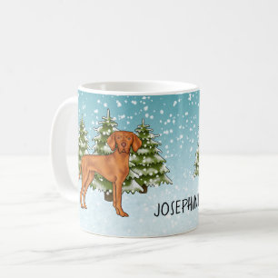 Hongaarse Vizsla-hond Besneeuwd Winterbos En Naam Koffiemok
