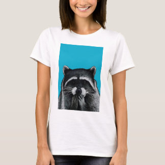 Honger Raccoon op blauw T-shirt