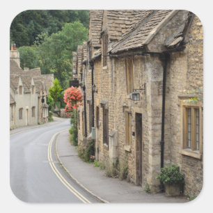 Honing gekleurde huisjes in Castle Combe sticker