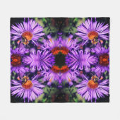 Honingbij op Paarse asterbloem Abstract Fleece Deken (Voorkant (Horizontaal))