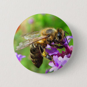 Honingbij op Verbena Ronde Button 5,7 Cm