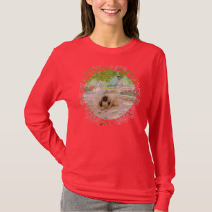 Honingkleurige Pekingees in een bloemrijke omgevin T-shirt